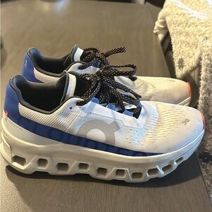 On cloud sneakers 8.5